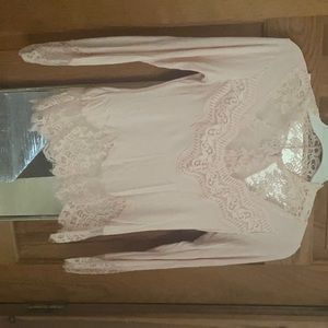 Beautiful lace detail shirt